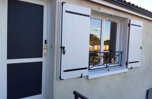 La Roche-Chalais Apartment | ★ Le Zen Scandi in the center of town ★ Free parking ★