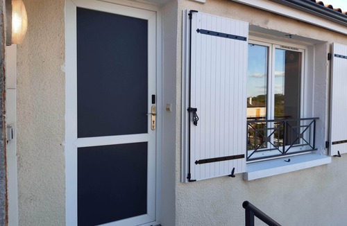 La Roche-Chalais Apartment | ★ Le Zen Scandi in the center of town ★ Free parking ★