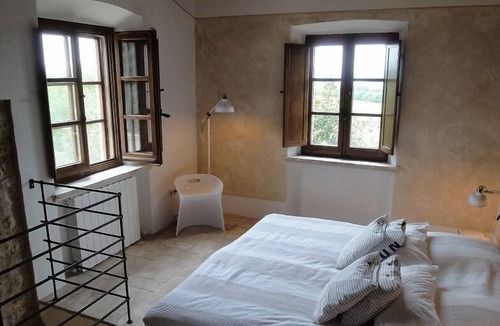 Passignano sul Trasimeno Apartment | LEA - La Torretta 42 Stylishly furnished farmhouse with lake view
