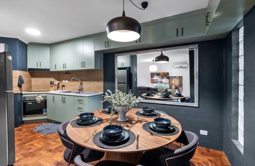 South Perth Apartment | Leafy central stylish apartment in great location.
