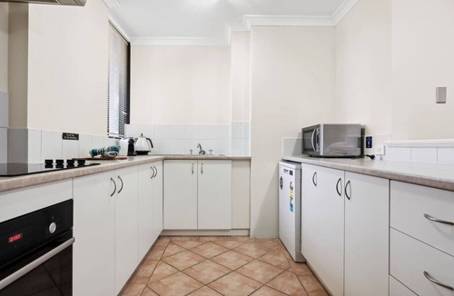 South Perth Apartment | Leafy South Perth 1BR Apt | Walk to River + Ferry