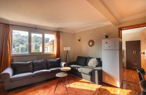 Uskudar Apartment | Leafy Views & Light Filled Comfort in Kuzguncuk