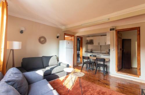 Uskudar Apartment | Leafy Views & Light Filled Comfort in Kuzguncuk