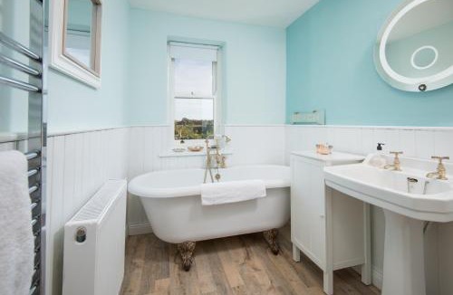 Newton by the Sea House | Leaholme Cottage - fabulous coastal cottage for 8