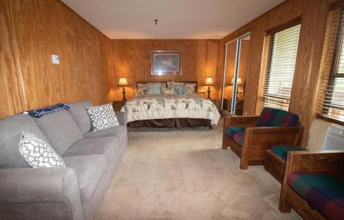 Edray Apartment | Leatherbark 306A 2BR 1BA Sleep 8 Fireplace WiFi Close to Village and Slopes
