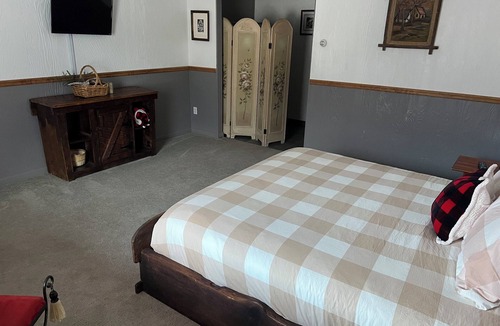 Wilmington Hotel | Ledgerock at Whiteface - King Room
