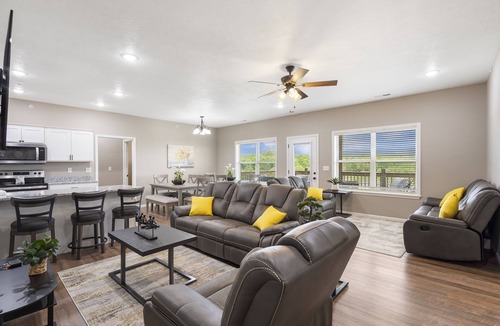 Branson West House | Ledgestone Golf, Playground OnSite, Silver Dollar City Near