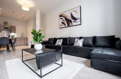 Leeds Apartment | Leeds Dock Riverside Apartment Sleeps 8 and Parking