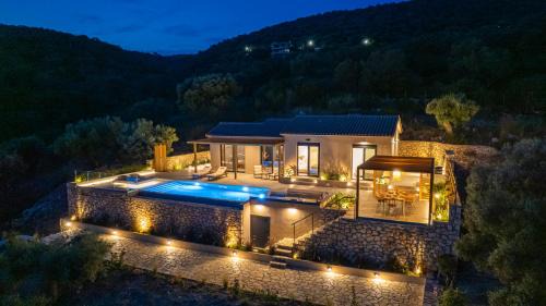Evgiros Villa | Lefkira Seafront Villa