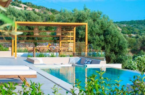 Evgiros Villa | Lefkira Seafront Villa