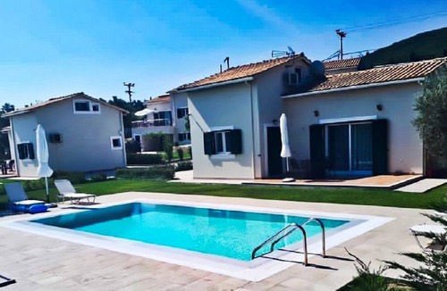 Tsoukaladhes Apartment | Lefkogea Villas