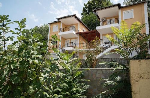 Servia House | Lefti's