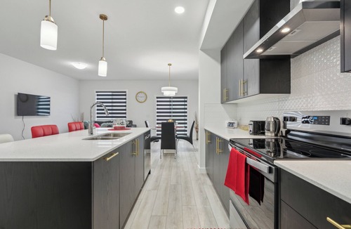 Southeast Calgary House | Legacy Executive Stay | Pet-Friendly 3-Bed, 2.5-Bath family home with garadge