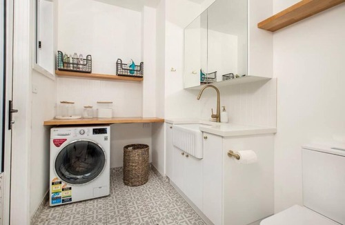 Shellharbour House | LegaSea Lodge - Pet Friendly Beachfront Plunge Pool