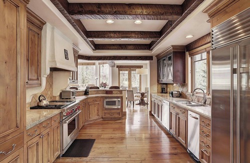 Vail Hotel | Legendary Lodging at the Ritz Carlton Residences Vail