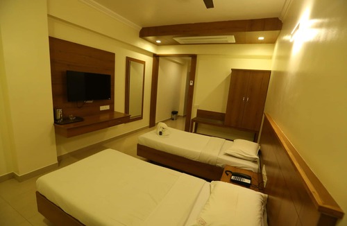 Gopalapuram Hotel | Legends Inn