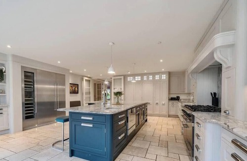 Windsor House | Legoland Basecamp | Perfect for Families | Sleeps 15