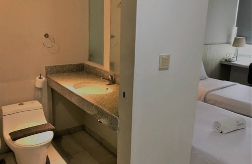 Bendungan Hilir Hotel | LeGreen Suite Tondano