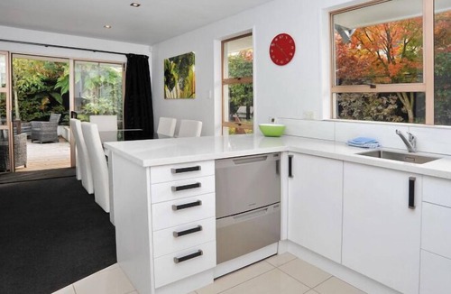 Merivale Apartment | Leinster Villa: Spacious three bedroom apartment