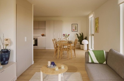 Leith Apartment | Leith Linen - Three Bedroom Apartment, Sleeps 5