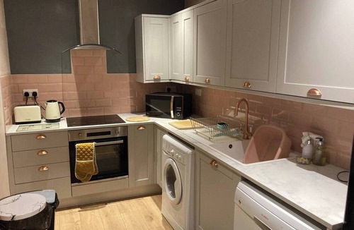 Leith Apartment | Leith Walk, Private Main Door, 3 Bedroom Lovely Victorian Apartment at Tram Stop