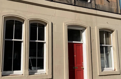 Leith Apartment | Leith Walk, Private Main Door, 3 Bedroom Lovely Victorian Apartment at Tram Stop