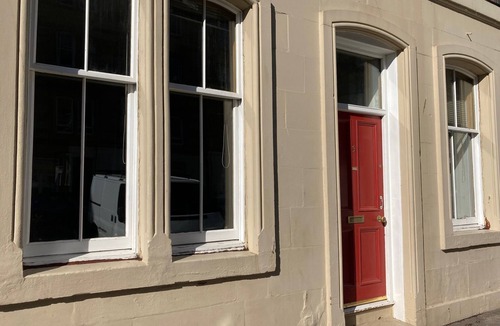 Leith Apartment | Leith Walk, Private Main Door, 3 Bedroom Lovely Victorian Apartment at Tram Stop