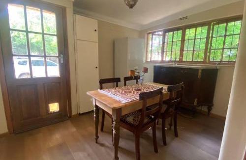 Robertson Apartment | Lekkalê
