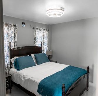 Saint John Parish Apartment | LeLuxe Cedar Valley Suite A