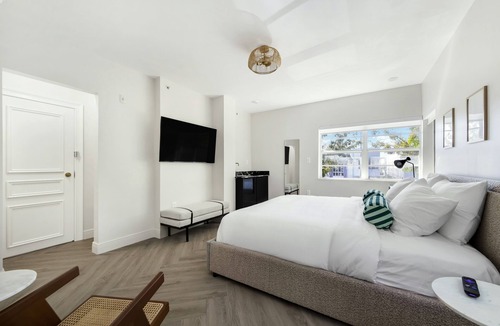 North Beach Hotel | Lemon Branch