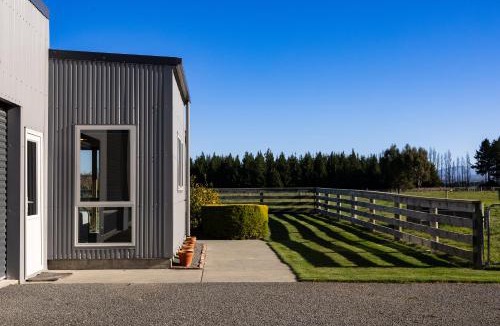 Darfield House | Lemon Tree Cottage - Modern Rural Cottage