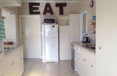 Nelson House | Lemon Tree Cottage, ideal for families or couples
