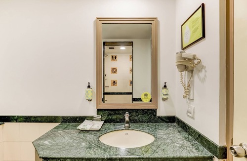 Ellis Bridge Hotel | Lemon Tree Hotel, Ahmedabad