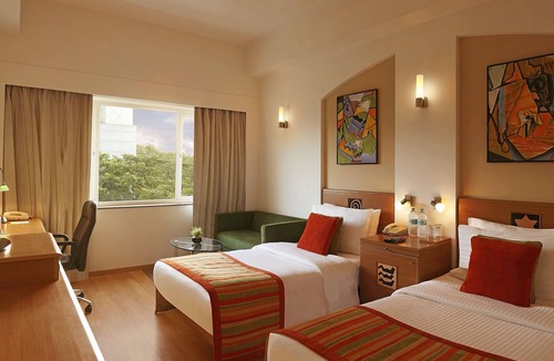 Kaushambi Hotel | Lemon Tree Hotel, East Delhi Mall, Kaushambi