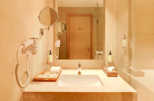 Jhansi Hotel | Lemon Tree Hotel Jhansi