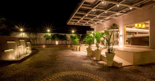 Lucknow Hotel | Lemon Tree Hotel Lucknow