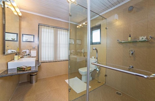 Srinagar Hotel | Lemon Tree Hotel Srinagar