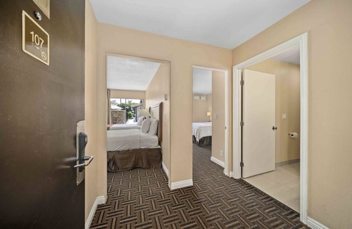 Northeast Anaheim Hotel | Lemon Tree Hotel & Suites Anaheim