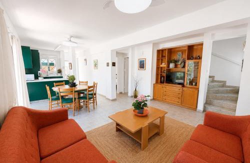 Kapparis Villa | Lemon Tree Residence - walk to Kapparis Beach