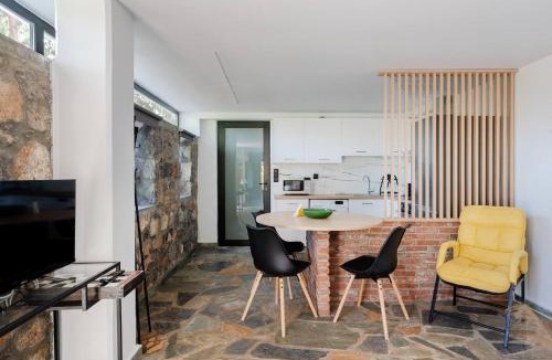 Chalcis House | Lemon Tree Villa