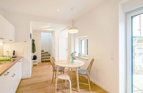 Alt-Grunwinkel Apartment | Lemon3: Courtyard Maisonette– Quiet & Stylish