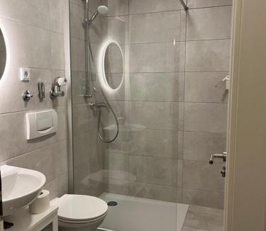 Bahnhofs- und Bismarckviertel Apartment | Leo Flat