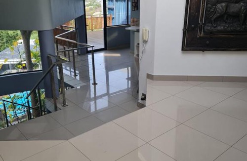 Somerset West House | Leo' s Holiday Gem