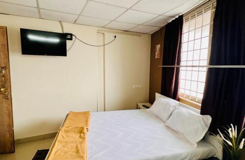Koramangala Hotel | Leo Stays