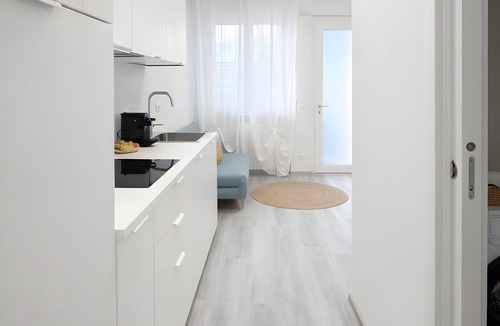San Benedetto di Lugana Apartment | 'Leon Flat' Apartment with Shared Pool, Private Terrace and Wi-Fi