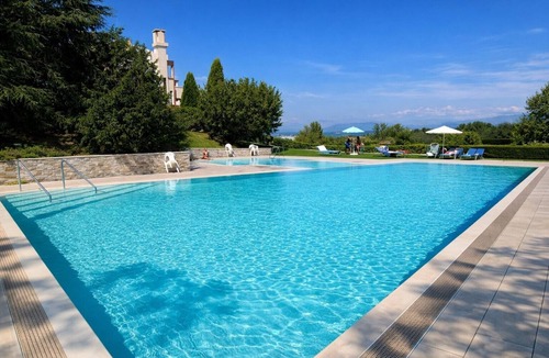 San Benedetto di Lugana Apartment | 'Leon Flat' Apartment with Shared Pool, Private Terrace and Wi-Fi