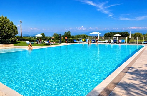 San Benedetto di Lugana Apartment | 'Leon Flat' Apartment with Shared Pool, Private Terrace and Wi-Fi