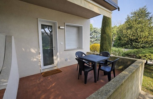 San Benedetto di Lugana Apartment | 'Leon Flat' Apartment with Shared Pool, Private Terrace and Wi-Fi