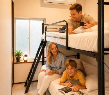 Higashinari House | LEON RESORT HOTEL Max 6 people Namba 5min OsakaCastle 6min Shinsaibashi 10min USJ 18min for family 3 train lines Best location 3 bedrooms 最大6名 難波5分 大阪城6分 心斎橋10分 USJ18分 3路線立地抜群 一棟貸切