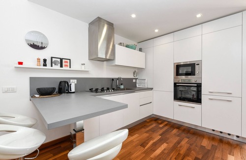 Moniga del Garda Apartment | Leone: modern apartment in Moniga